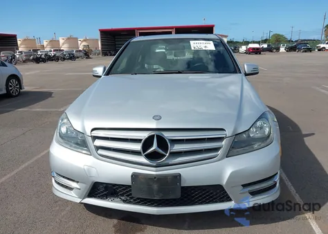2013 Mercedes-Benz C 250 Sport из США, поврежденный, VIN WDDGF4HB5DA780769